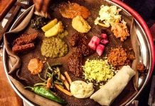 Batı Afrika Mutfağı, Senegal, Nijerya, Gana, Fildişi Sahili, Mali, Kamerun ve Benin gibi ülkelerin gastronomik geleneklerinden beslenir. Bölgenin mutfağı, tarih boyunca yerli halkların tarım, balıkçılık ve hayvancılık faaliyetleri ile şekillenmiştir. Bu çeşitlilik, yemeklerde hem malzeme hem de pişirme tekniklerine yansır. Konulu bir haber görseli.