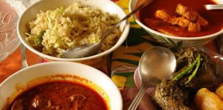 Goan Mutfağı Goan Mutfağı, Hindistan’ın Goa bölgesine özgü geleneksel yemek kültürünü yansıtır. Bu mutfak, deniz ürünleri, hindistancevizi ve aromatik baharatların birleşimiyle kendine has bir lezzet dünyası sunar. Goan Mutfağı, hem günlük sofralarda hem de özel kutlamalarda tercih edilen bir gastronomi geleneğidir. Konulu bir haber görseli.