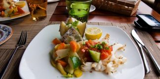 Mauritius Mutfağı Mauritius Mutfağı, Hint Okyanusu’nda yer alan ada ülkesi Mauritius’un zengin kültürel geçmişini yansıtır. Ada mutfağı, Fransız, Hint, Afrika ve Çin etkilerini harmanlayarak kendine özgü bir tat profili oluşturur. Bu çeşitlilik, Mauritius yemeklerini hem renkli hem de aromatik bir hale getirir. Konulu bir haber görseli.