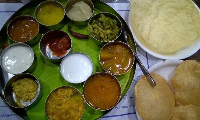 Tamil Mutfağı Tamil Mutfağı, Hindistan’ın Tamil Nadu bölgesine özgü zengin bir gastronomi geleneğini yansıtır. Bu mutfak, baharatlı yemekler, pirinç ve hindistancevizi kullanımının ön plana çıktığı bir kültürü temsil eder. Tamil Mutfağı, hem günlük sofralarda hem de özel kutlamalarda tercih edilen yemekleri ile tanınır. Konulu bir haber görseli.