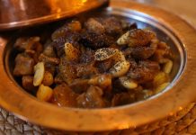 İnsanlık tarihi boyunca yemek, sadece hayatta kalmak için değil, aynı zamanda kültürel bir ifade biçimi olarak da önemli bir rol oynamıştır. Antik çağlarda gıda üretimi ve tüketimi, toplulukların yaşam biçimini doğrudan etkiliyordu. Tarımın keşfi ve hayvancılığın gelişmesiyle birlikte insanlar, daha düzenli ve çeşitli beslenme alışkanlıkları geliştirdi. Bu süreçte kullanılan doğal malzemeler, hem besin değeri hem de lezzet açısından ön plana çıkıyordu. Konulu bir haber görseli.