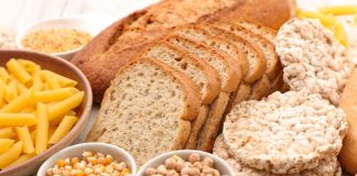 Son yıllarda beslenme dünyasında dikkat çeken değişimlerden biri de glutensiz yemek anlayışının giderek daha fazla konuşulması oluyor. Önceleri yalnızca belirli sağlık sorunlarıyla ilişkilendirilen glutensiz beslenme, günümüzde daha geniş bir kitle tarafından tercih edilmeye başlanmış durumda. İnsanlar artık yalnızca ne yediklerini değil, tükettikleri gıdaların içeriklerini ve vücutları üzerindeki etkilerini daha fazla sorguluyor. Bu sorgulama süreci, glutensiz mutfağı modern beslenme trendlerinin merkezine taşıyor. Konulu bir haber görseli.