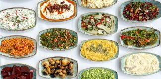 Meze kültürü, yalnızca yemek öncesi iştah açan küçük tabaklardan ibaret olmayan, tarihsel, kültürel ve sosyolojik boyutları olan güçlü bir sofracılık geleneğini temsil eder. Anadolu’dan Akdeniz’e, Balkanlar’dan Orta Doğu’ya uzanan geniş bir coğrafyada meze kültürü, birlikte yeme, paylaşma ve sohbet etme pratiğinin merkezinde yer alır. Bu yönüyle meze, sadece damak tadına değil, toplumsal ilişkilere de hitap eden bir kültür unsurudur. Konulu bir haber görseli.