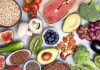 Son yıllarda beslenme alışkanlıkları çeşitlenirken, et tüketimini azaltmak isteyen ancak tamamen hayvansal gıdalardan vazgeçmeyen bireyler için pescatarian beslenme dikkat çekici bir seçenek olarak öne çıkmaktadır. Bitki temelli beslenmeyi temel alan bu yaklaşımda kırmızı et ve kümes hayvanları tüketilmezken, balık ve deniz ürünlerine yer verilir. Bu yönüyle pescatarian beslenme, hem sağlıklı hem de dengeli bir beslenme modeli olarak değerlendirilir. Konulu bir haber görseli.