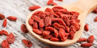 Son yıllarda sağlıklı yaşam ve dengeli beslenme kavramları giderek daha fazla önem kazanırken, bu alanda öne çıkan besin gruplarından biri de süper gıdalar olmuştur. Özellikle süper gıdalar olarak adlandırılan ve besin değeri yüksek yapılarıyla dikkat çeken ürünler, modern beslenme alışkanlıklarının önemli bir parçası hâline gelmiştir. Bu grupta yer alan goji ve acai gibi meyveler, hem geleneksel kullanımları hem de günümüzdeki popülerlikleriyle dikkat çekmektedir. Konulu bir haber görseli.